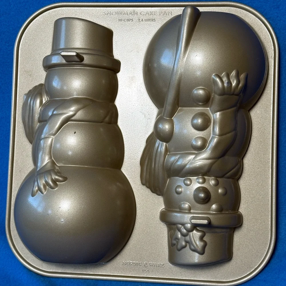 Nordic Ware 3-D‎ Snowman Cast Aluminum 10 Cup Christmas Cake Baking Pan